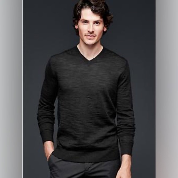 GAP | 100% Slub Merino Wool Slim Fit Black V-neck Sweater - Picture 1 of 7